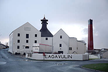 Lagavulin distillery&nbsp;uploaded by&nbsp;Ben, 07. Feb 2106